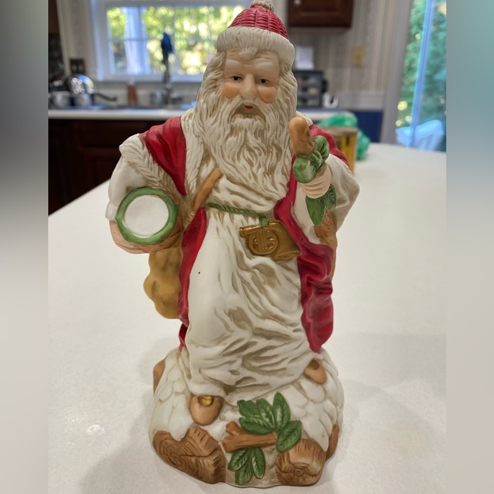Beautiful Old World Musical Santa Claus Figurine